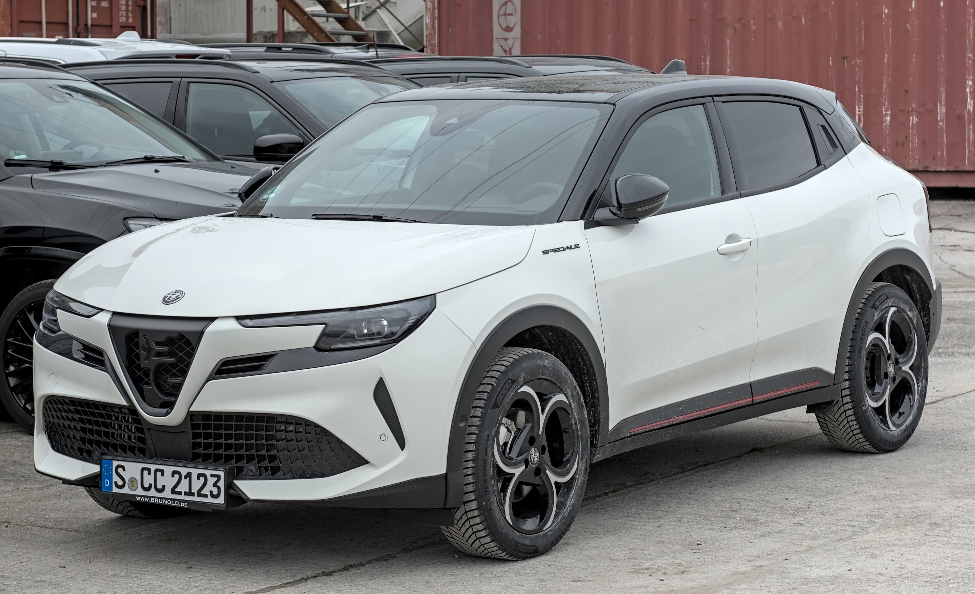 Alfa Romeo Junior Ibrida 2024 Benzin ikinci el kullanıcı yorumları